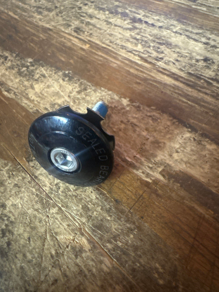 chris king top cap/star nut 1”